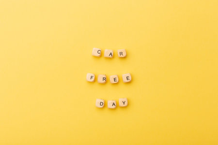 Text Car Free Day on yellow background. Concept of international car free day on September 22. Top view - Image.の写真素材