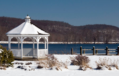 Gazebo overlooks the Connecticut River on a chilly winter dayの写真素材