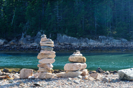 Two cairns on Gulf of Maine beachの写真素材