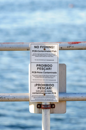 New Bedford, Massachusetts, USA - December 21, 2017: Environmental Protection Agency sign warning of PCB contamination in harborのeditorial素材