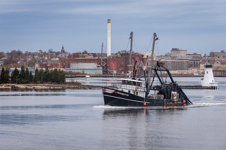 New Bedford, Massachusetts, USA - November 5, 2019: Clammer Mariette, hailing port Portsmouth, Rhode Island, crossing New Bedford inner harbor on an cloudy morningのeditorial素材