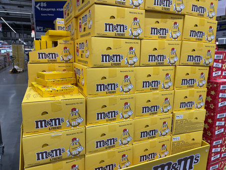 Novosibirsk, Siberia, Russia - December 2, 2023. Candy mms in boxes in supermarket. Metro hypermarket.のeditorial素材