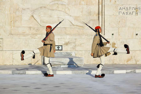 ATHENS, GREECE - AUGUST 14: Changing guards near parliament on September 14, 2010 in Athens, Greece.のeditorial素材
