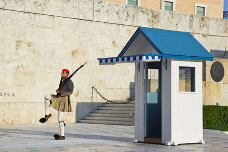 ATHENS, GREECE - AUGUST 14: Changing guards near parliament on September 14, 2010 in Athens, Greece.のeditorial素材