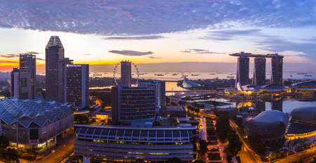 SINGAPORE - APRIL 16: Singapore city skyline and Marina Bay on April 16, 2016 in Singapore.のeditorial素材