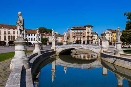 Canal with statues on prato della Valle in Padova Italy - architecture backgroundのeditorial素材