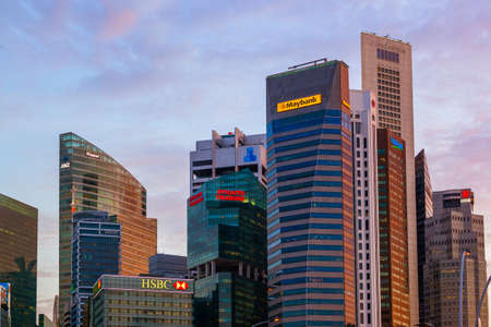 SINGAPORE - APRIL 15: Singapore city skyline and Marina Bay on April 15, 2016 in Singapore.のeditorial素材
