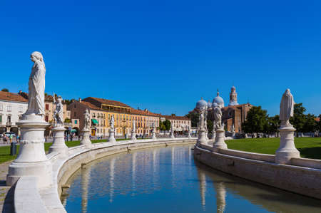 Canal with statues on prato della Valle in Padova Italy - architecture backgroundのeditorial素材