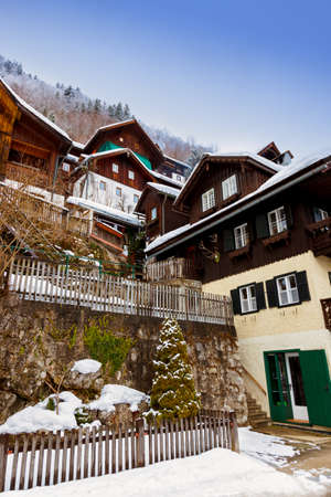 Village Hallstatt on the lake Hallstatter at winter - Salzburg Austriaのeditorial素材