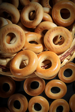 Wicker basket with ring-shaped cookies close upの写真素材