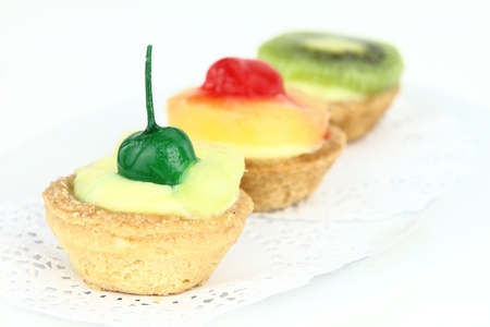 Creamy dessert tarts with fruitsの写真素材