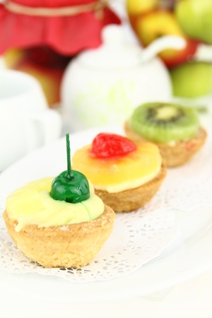Creamy dessert tarts with fruitsの写真素材