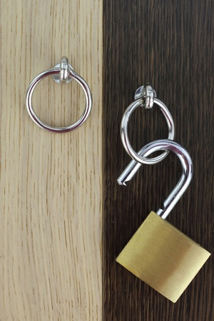 Opened padlock on wooden doorの写真素材