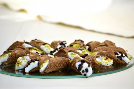 cucina tipica siciliana, cannolo con ricottaの写真素材
