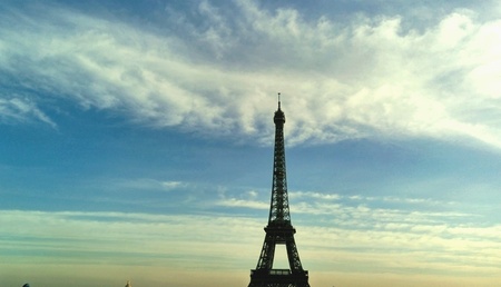 View of Eiffel tower in winter in Parisの素材