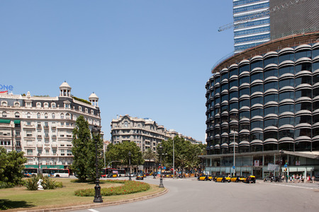 BARCELONA, SPAIN - JULY 12, 2013: Traffic on the streets of Barcelonaのeditorial素材