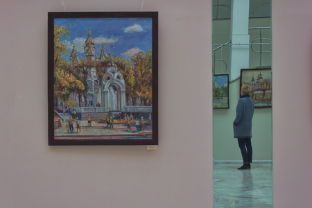 KHARKIV, UKRAINE - OCTOBER 1, 2017: In the Feldman gallery a solo exhibition of the famous Kharkov artist Panovのeditorial素材