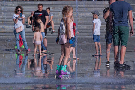 KRAMATORSK, UKRAINE - MAY 19. 2019: The fountain on the main square of Kramatorsk in the summer - entertainment not only for children, but also adultsのeditorial素材