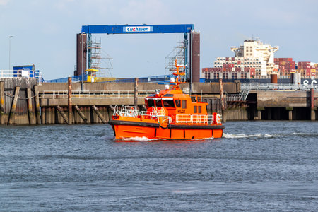 CUXHAVEN, GERMANY - AUGUST 15, 2024: Pilot boat MEDEM at the port of Cuxhavenのeditorial素材