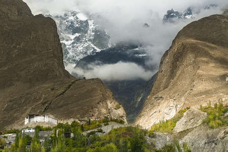 The Hunza is a mountainous valley in the Gilgit-Baltistan region of Pakistan. The Hunza is situated in the extreme northern part of Pakistan, bordering with the Wakhan Corridor of Afghanistan and the Xinjiang region of China.の写真素材