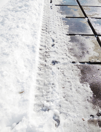 sidewalk snowの写真素材