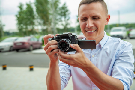 The guy takes pictures and photos on the cameraの写真素材