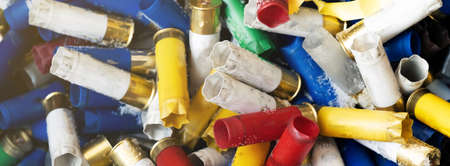 Hunting blank cartridges of 12 gauge are large quantities. Many shotgun cartridges in different colors with empty cartridges can be used as a textured backgroundの写真素材