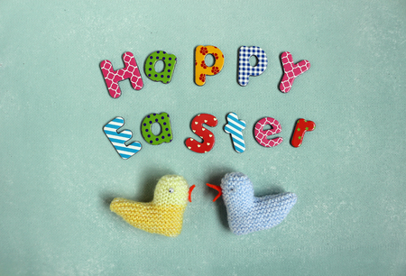 Two Knitted Chicks and Happy Easter Message Backgroundの写真素材