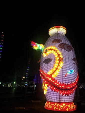Gigantic Illuminated Vase  Dubai Garden Glowの素材