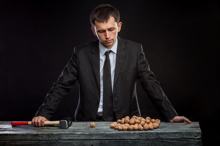 solve the problem of how to crack a walnutの写真素材