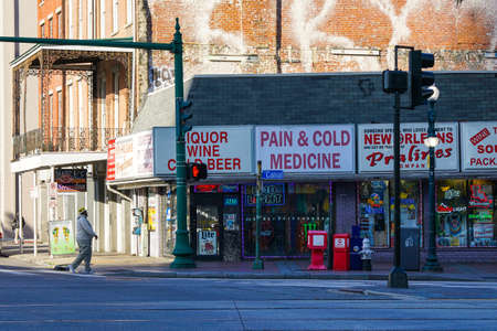 New Orleans - 04/15/2018: market shop in Canal Streetのeditorial素材