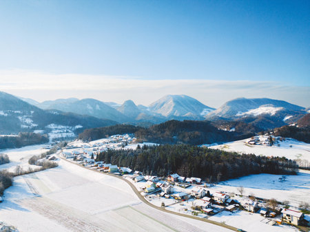 Winter in the suburbs with mountain views in the background on a sunny winter dayの写真素材