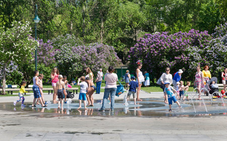 MOSCOW, RUSSIA - MAY 26, 2015: In Moscow park near the fountain on a hot summer, Russiaのeditorial素材