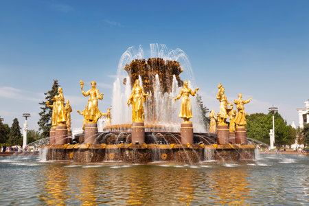 MOSCOW, RUSSIA - AUGUST 26, 2015: Fountain Friendship of Nations. VDNKH (All-Russia Exhibition Centre), Moscow, Russiaのeditorial素材