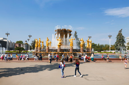 MOSCOW, RUSSIA - AUGUST 26, 2015: Fountain Friendship of Nations. VDNKH (All-Russia Exhibition Centre), Moscow, Russiaのeditorial素材