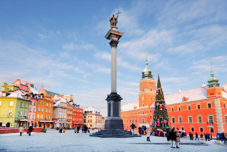 WARSAW, POLAND - DECEMBER 29, 2014: Warsaw, castle square at Christmas. Polandのeditorial素材