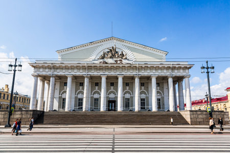 PETERSBURG, RUSSIA - JULY 09, 2015: View of the Stock Exchange building , the monument of architecture of the early 19th century in the classical styleのeditorial素材