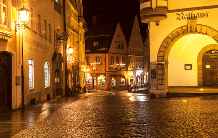 FUSSEN, GERMANY - DECEMBER 20, 2012: Night street of town of Fussen. Germanyのeditorial素材
