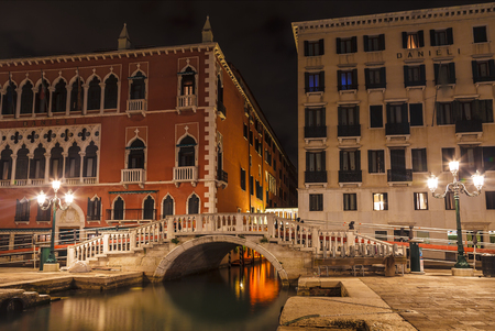 Embankment to the bridge near  Palace of the doges and the palazzo delle Prigioni at night. A favorite place for walking touristsの写真素材
