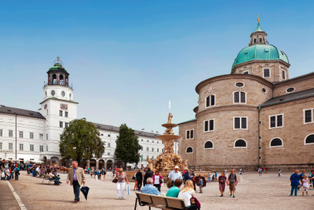 View of the Residenzplatz, the Residenzbrunnen fountain, the new residence of the Archbishop and numerous tourists. Salzburg, Austriaのeditorial素材