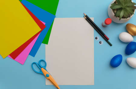 Happy Easter day.Holiday greeting card with your own hands step by step.Leisure for children.A congratulatory gift.Cute white Easter bunnyon a blue background.Instruction. Layout.Top view.DIY.step 1.の写真素材