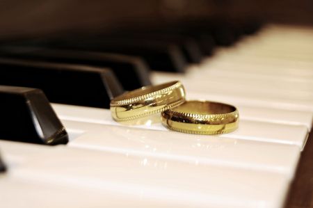 Two rings on a grand piano, gold; grand; highの写真素材