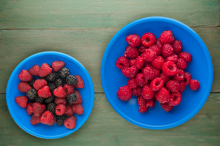 raspberries on a plate. raspberries on wooden background. raspberry top view .の写真素材