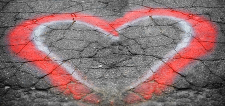 Valentin heart symbol drawn on a roadの写真素材