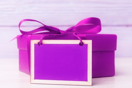 Close up of violet gift box with blank tagの写真素材