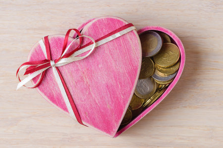 Heart shaped gift box with euro coins inside. Business Ideas for Valentineâs Dayの写真素材