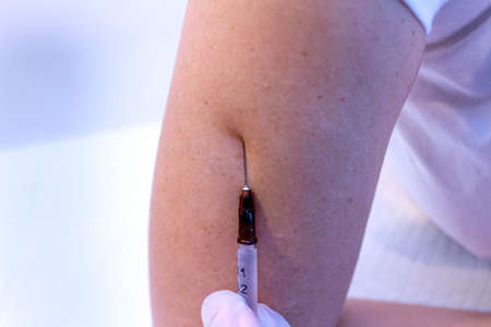 syringe injection process in a hand close upの写真素材
