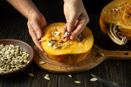 The chef takes out the pumpkin seeds before preparing the fragrant vegetable oil that is used during cooking foodの写真素材