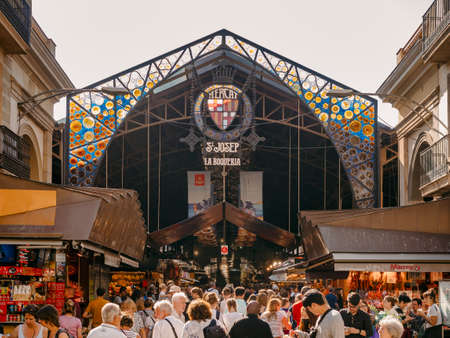 BARCELONA, SPAIN - OCT 11, 2018 : Crowd people tourist at La Boqueria market Famous place in old town Barcelona city Spainのeditorial素材
