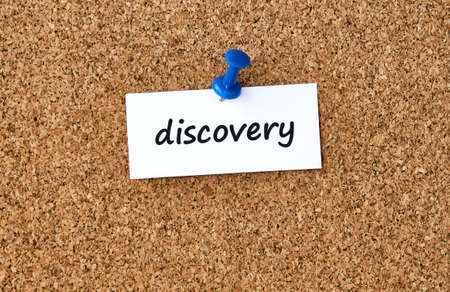 Discovery. Word written on a piece of paper, cork board background.の写真素材